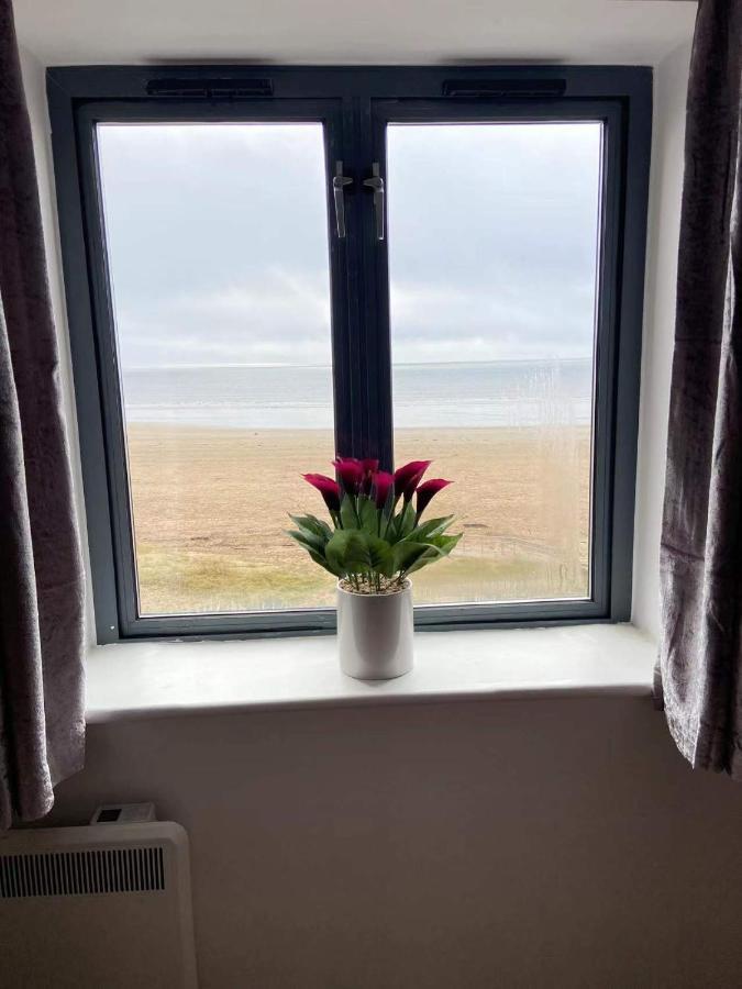 Front With Stunning Sea View *