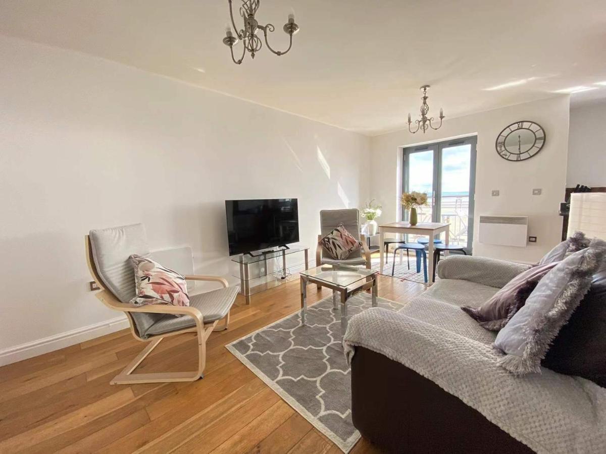Front With Stunning Sea View *