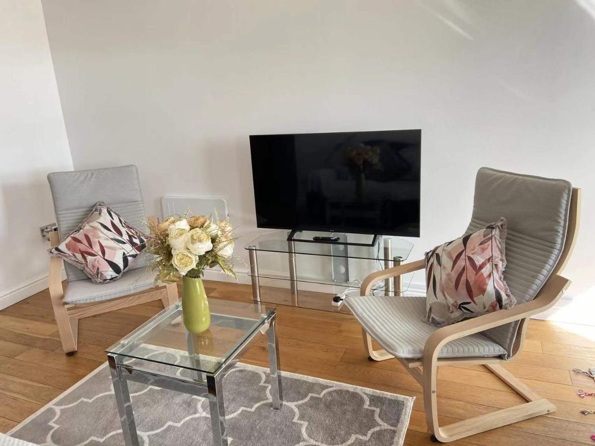 Front With Stunning Sea View Apartment Swansea